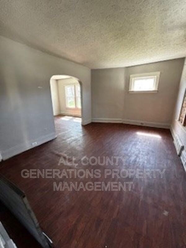 1011 East Blvd - Photo 2 of 6