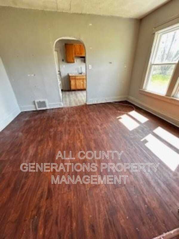 1011 East Blvd - Photo 4 of 6