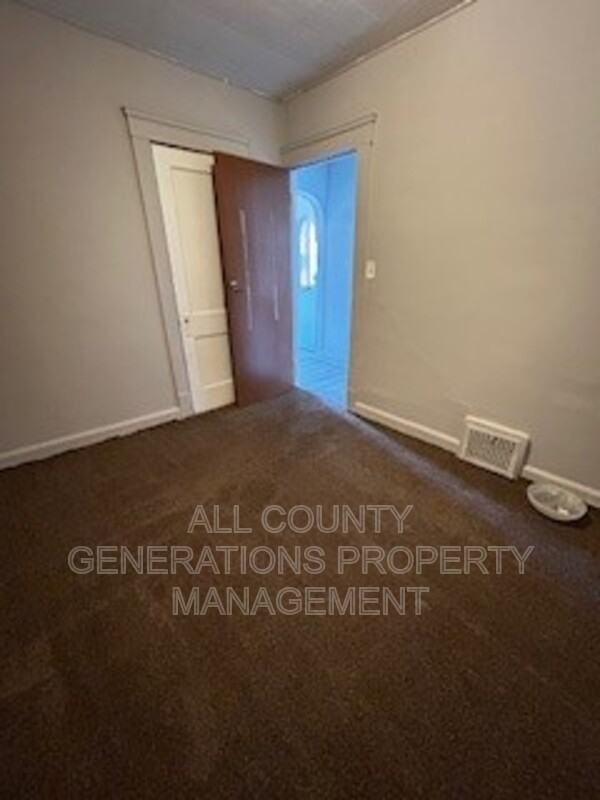 1011 East Blvd - Photo 5 of 6