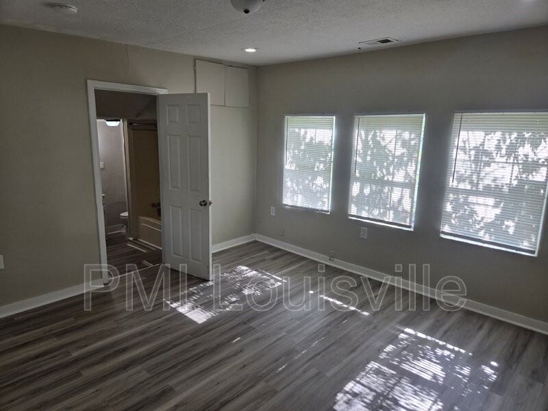 451 N 25th St - Photo 3 of 19
