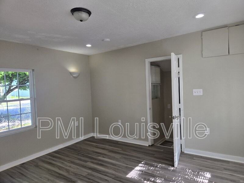 451 N 25th St - Photo 4 of 19