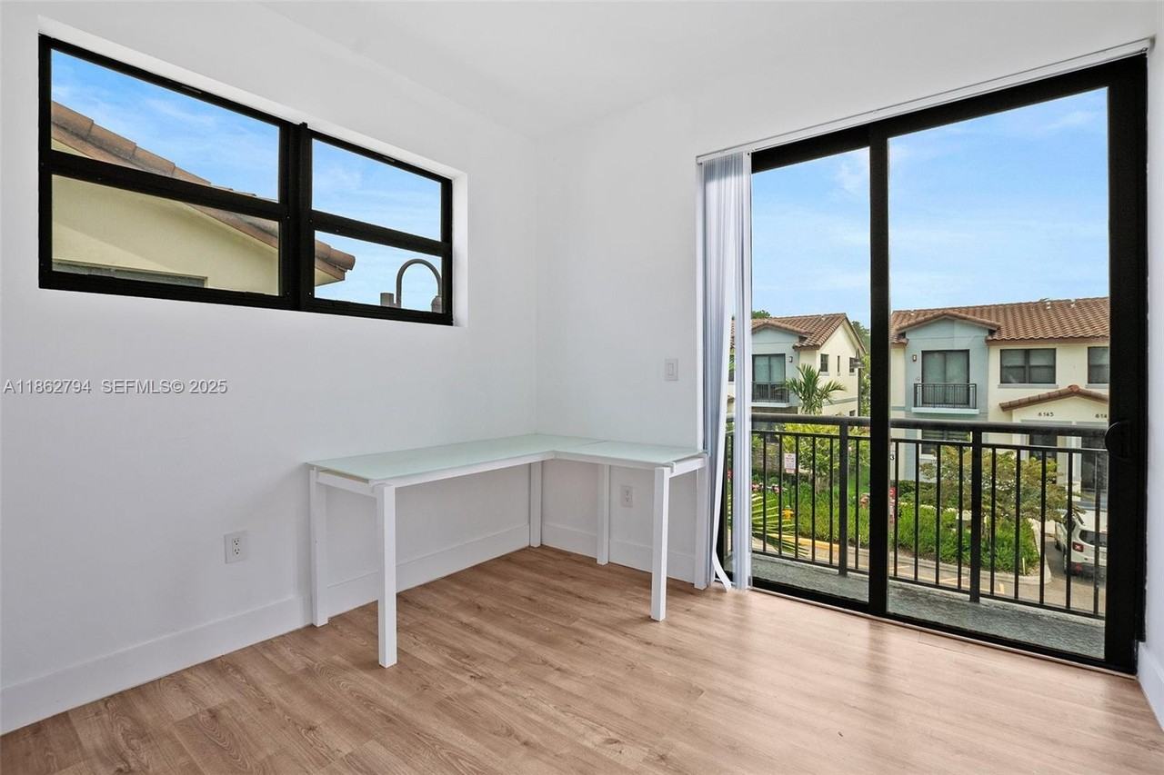 6146 Southwest 36th Court #6146 - Photo 3 of 18