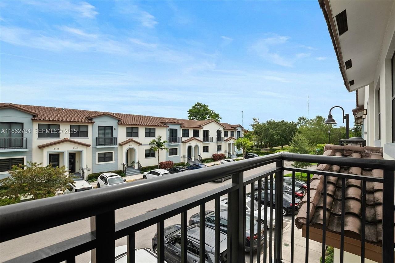 6146 Southwest 36th Court #6146 - Photo 5 of 18