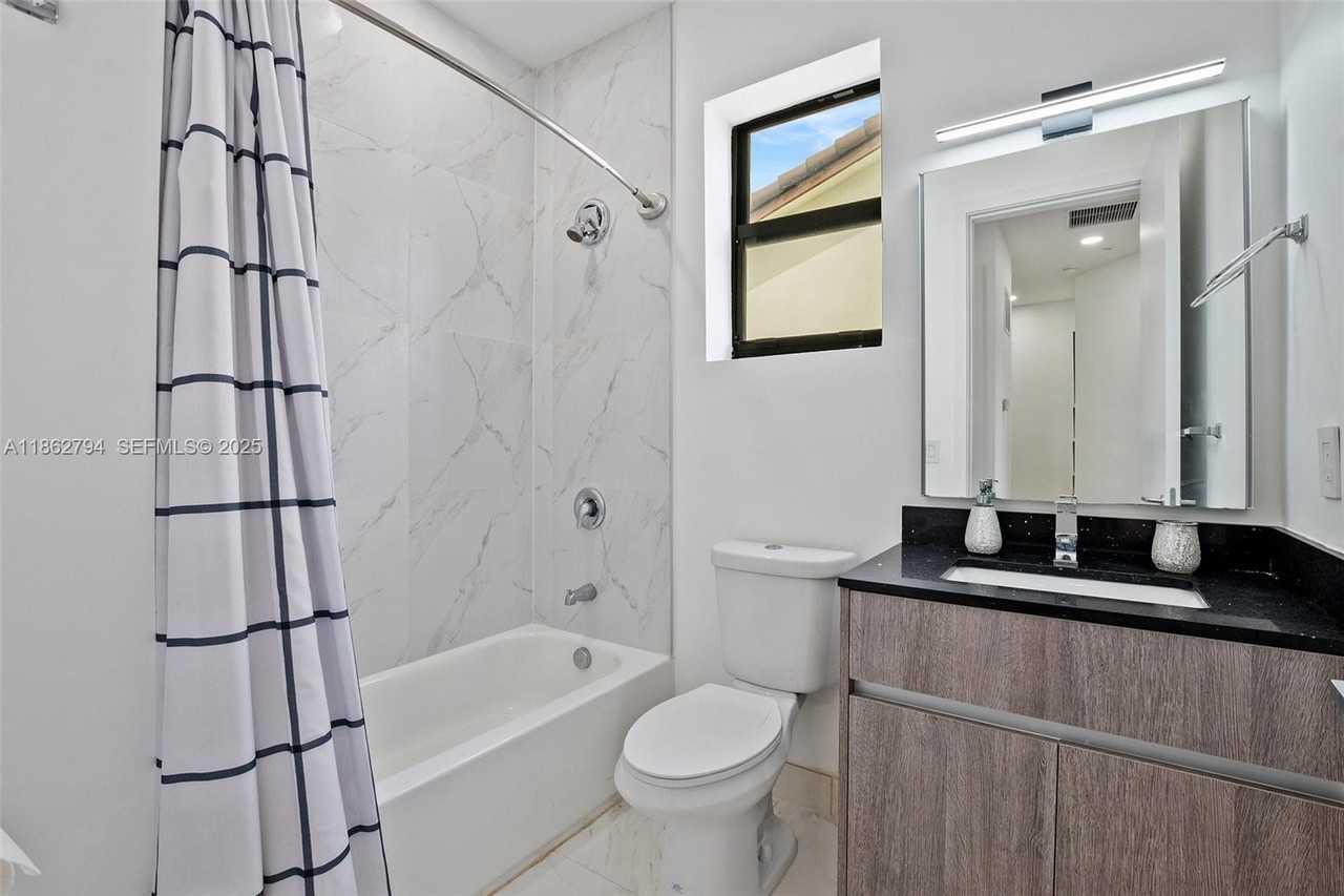 6146 Southwest 36th Court #6146 - Photo 6 of 18