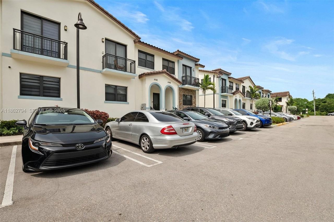 6146 Southwest 36th Court #6146 - Photo 7 of 18