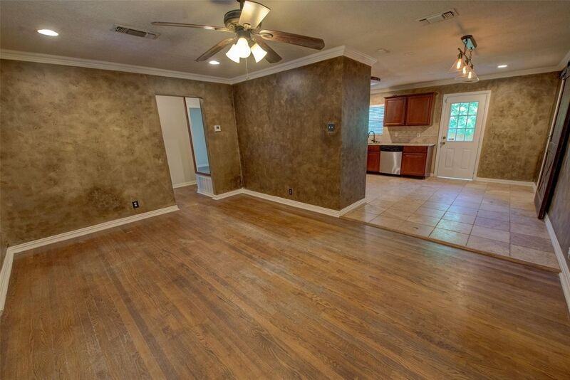 1212 Marshalldale Dr - Photo 3 of 14