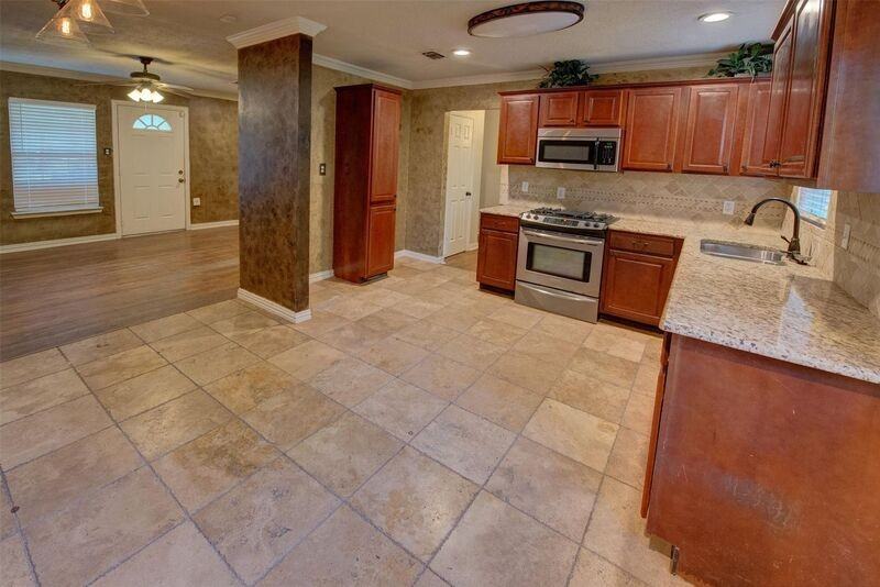 1212 Marshalldale Dr - Photo 4 of 14