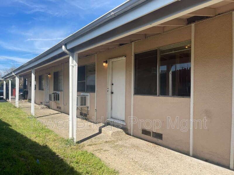 1724 Wright St #3 - Photo 2 of 18