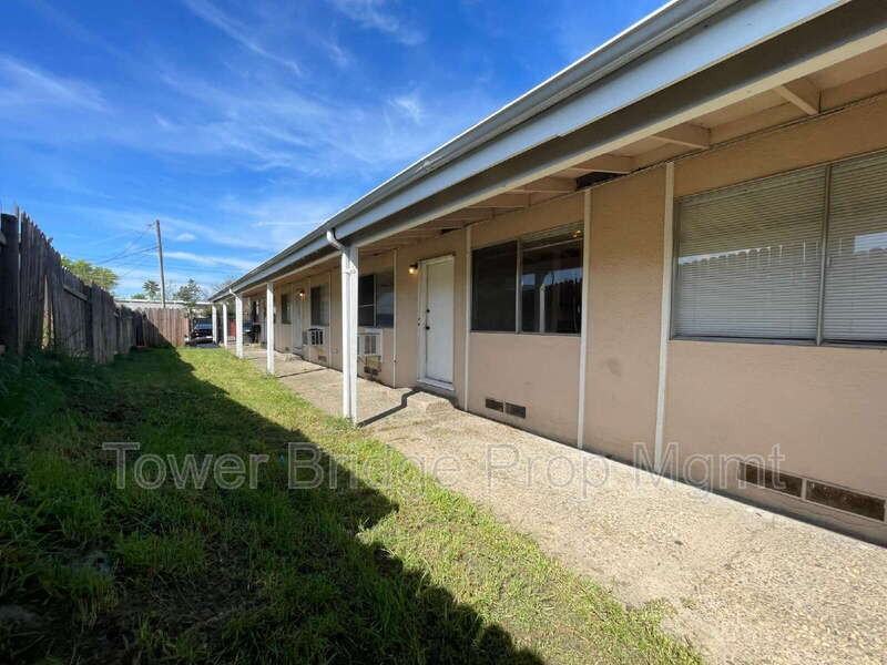 1724 Wright St #3 - Photo 6 of 18