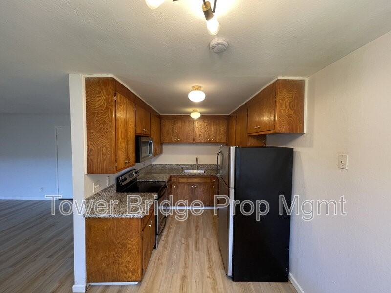 1724 Wright St #3 - Photo 7 of 18