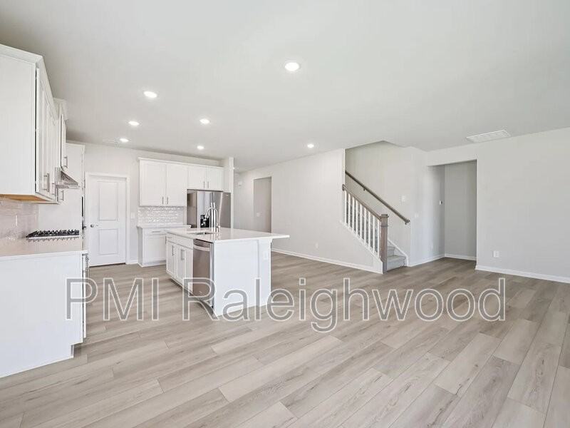 300 Karlov Rd - Photo 3 of 30