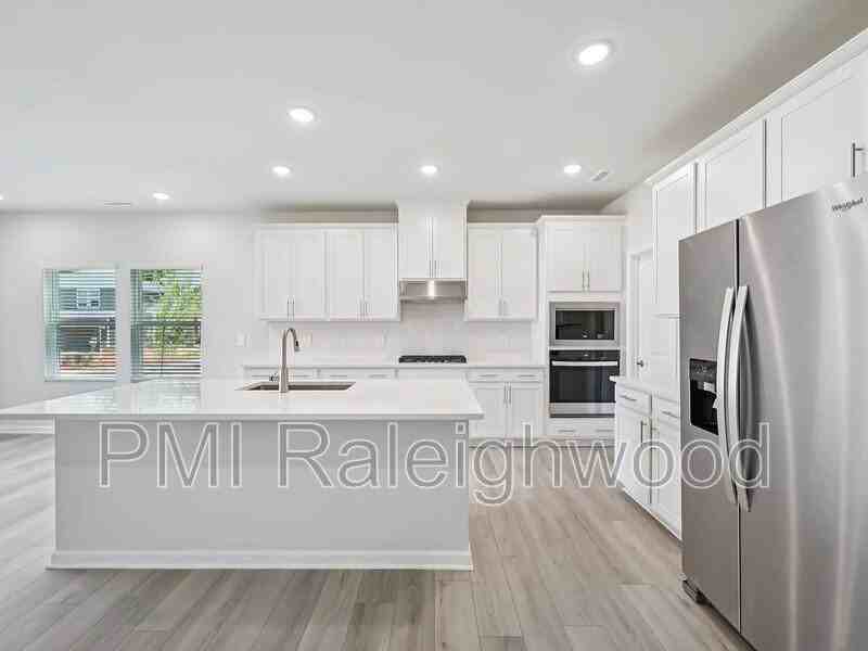 300 Karlov Rd - Photo 5 of 30