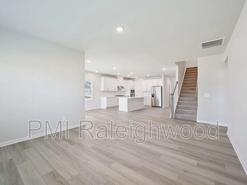 300 Karlov Rd - Photo 6 of 30