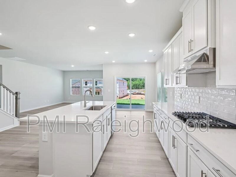 300 Karlov Rd - Photo 7 of 30