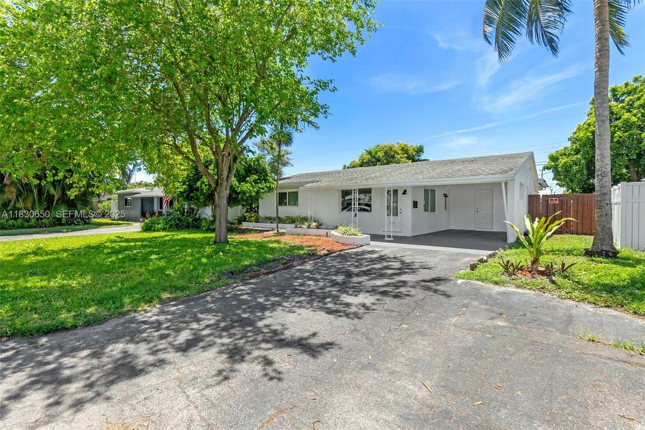 330 Northeast 42nd Court - Photo 2 of 24