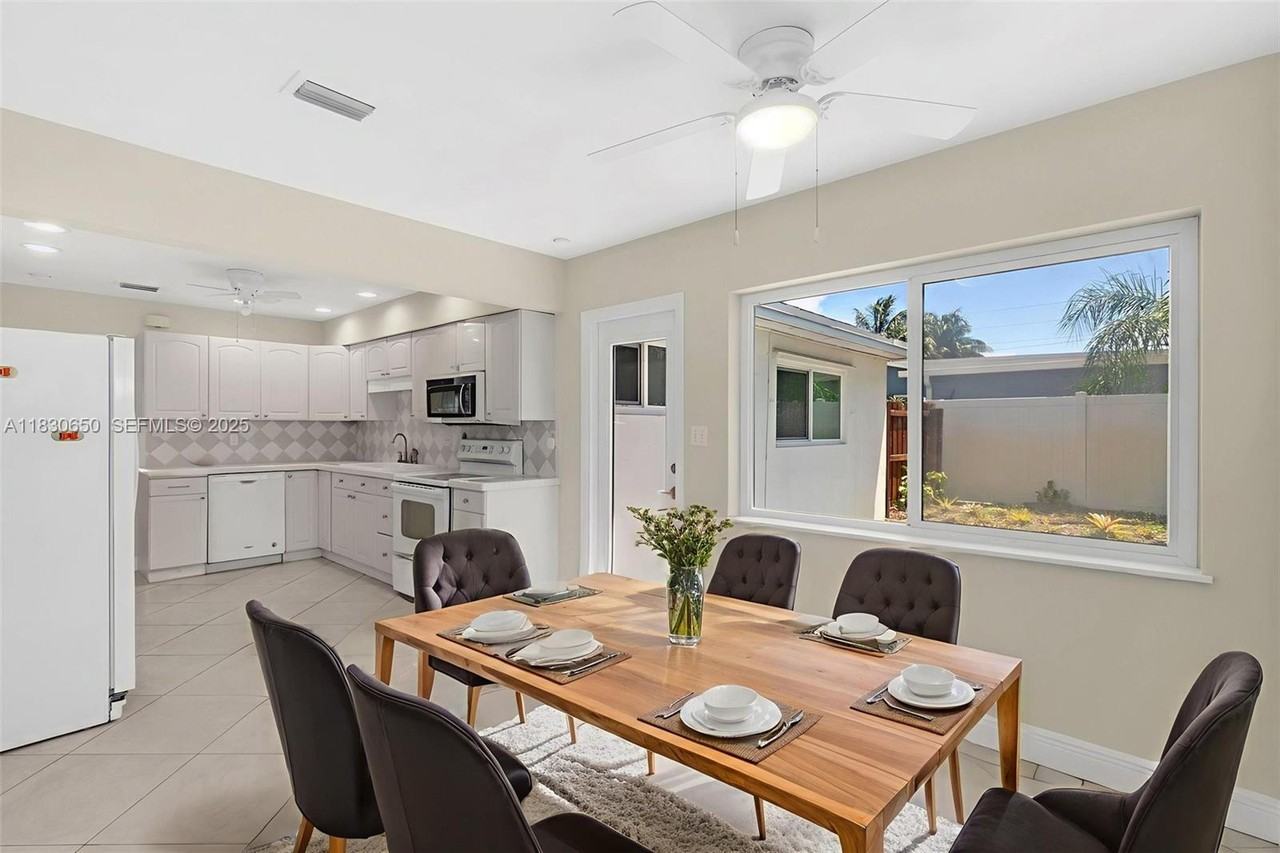 330 Northeast 42nd Court - Photo 4 of 24