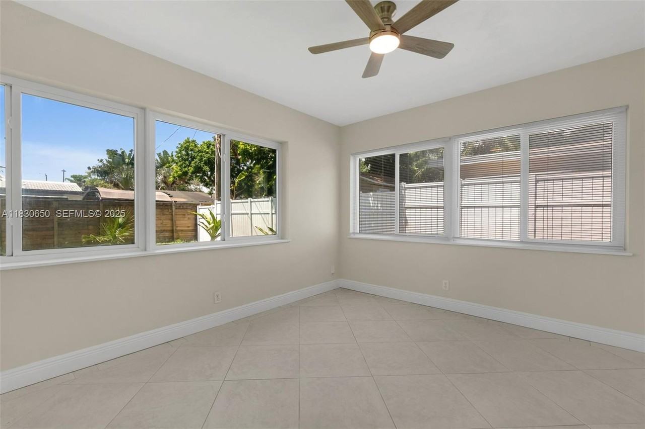 330 Northeast 42nd Court - Photo 7 of 24