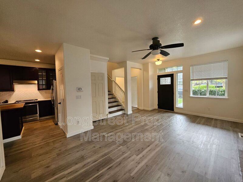 4616 Se Lone Oak St - Photo 4 of 28