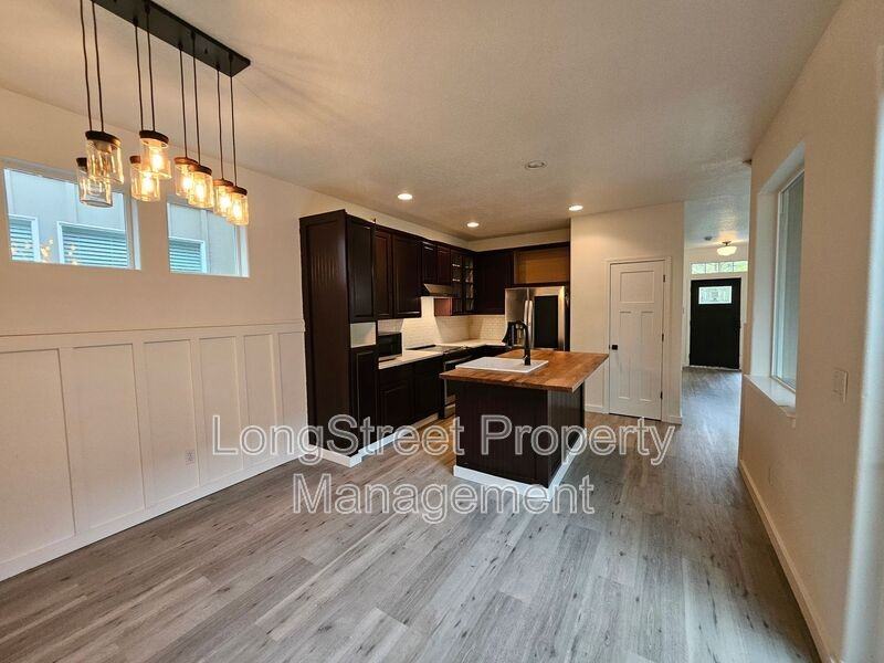 4616 Se Lone Oak St - Photo 5 of 28