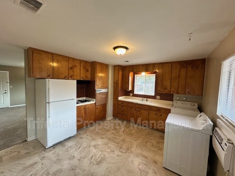 1113 Alford St - Photo 3 of 8