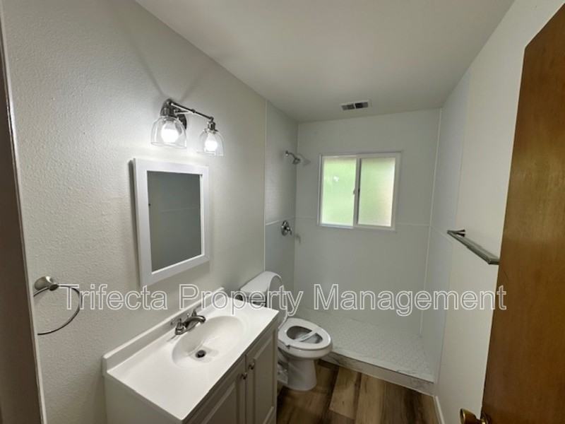 1113 Alford St - Photo 6 of 8