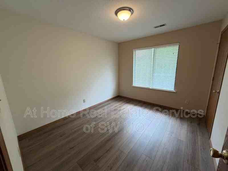 757 E Bain St - Photo 3 of 8