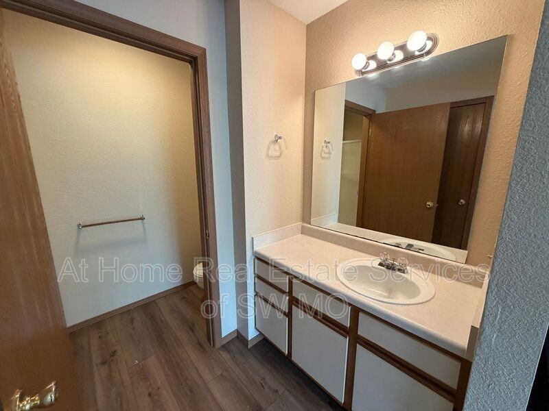 757 E Bain St - Photo 6 of 8