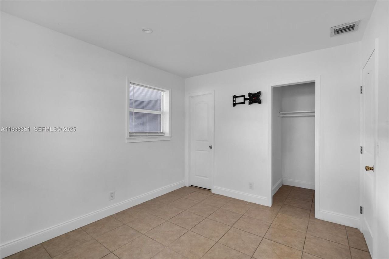 3171 Northwest 16th Street - Photo 6 of 38