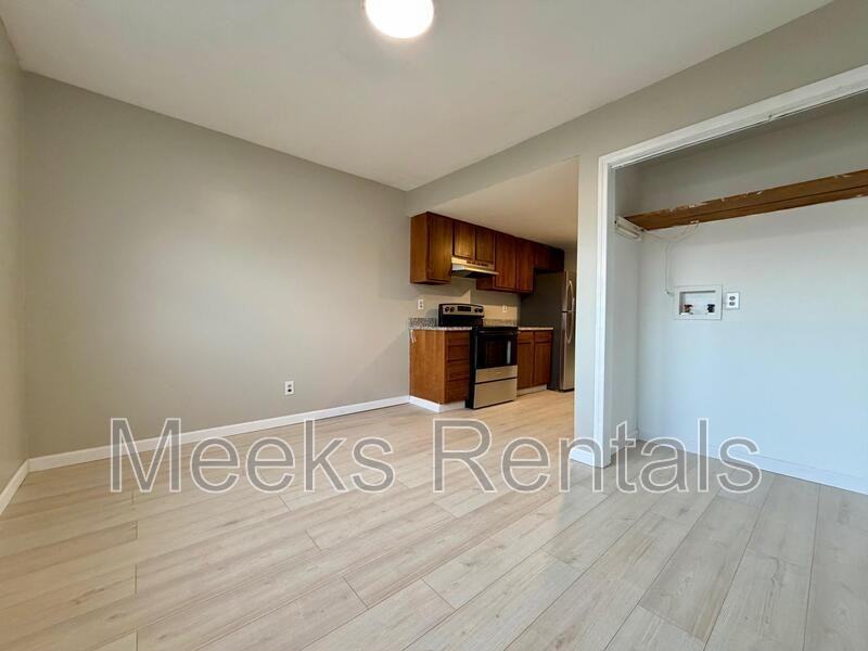 205 Fairway Gdns - Photo 4 of 12