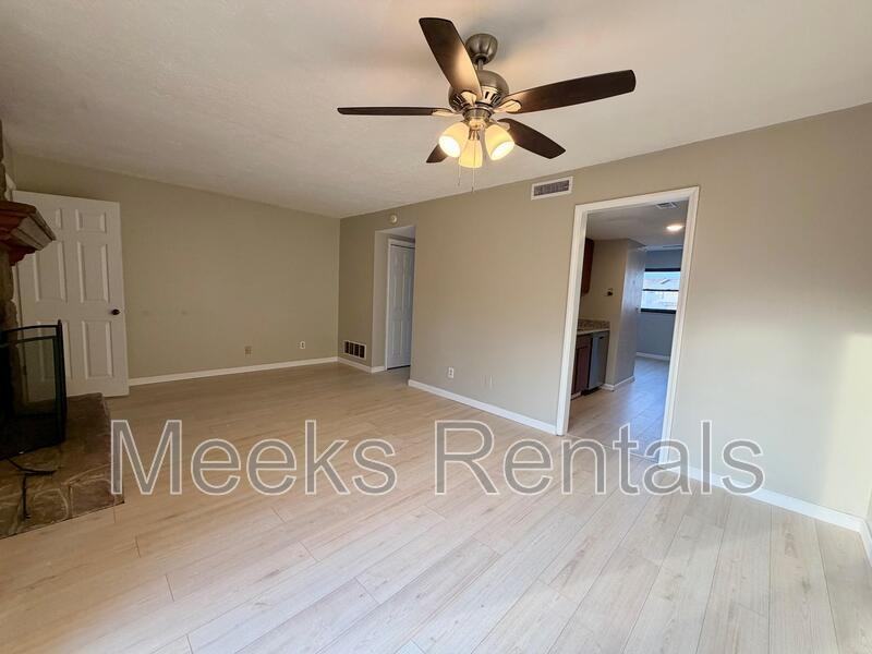 205 Fairway Gdns - Photo 6 of 12