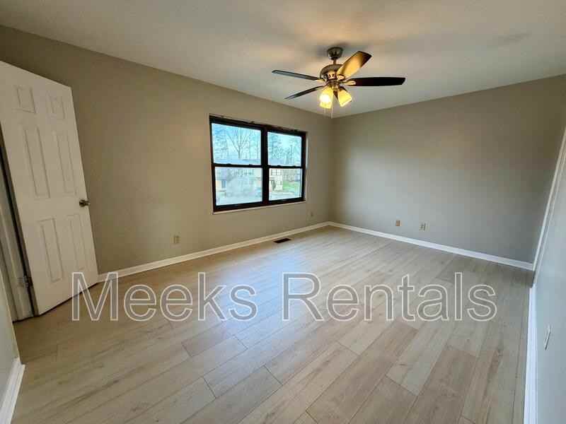 205 Fairway Gdns - Photo 7 of 12