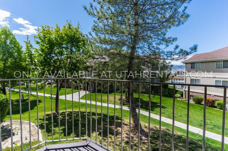 1453 Nw - Photo 2 of 27