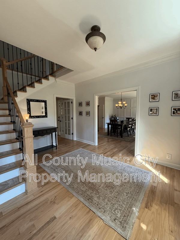 215 Hillside Dr - Photo 3 of 22