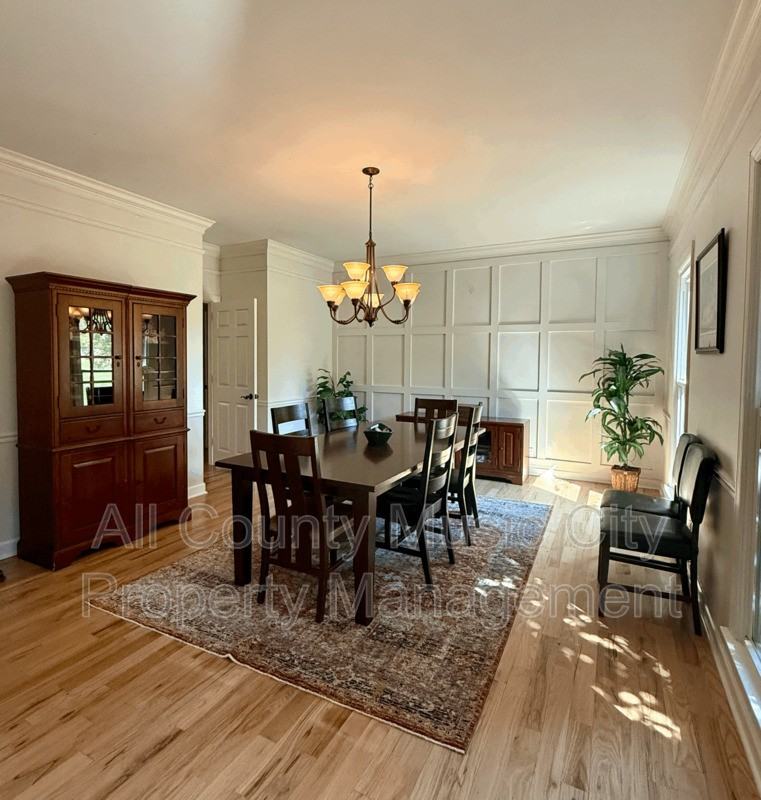 215 Hillside Dr - Photo 4 of 22