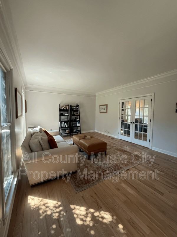 215 Hillside Dr - Photo 5 of 22