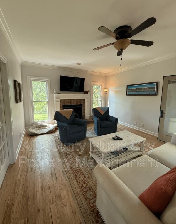 215 Hillside Dr - Photo 7 of 22