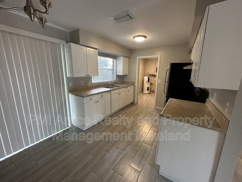 651 Duncan Cir W - Photo 4 of 10