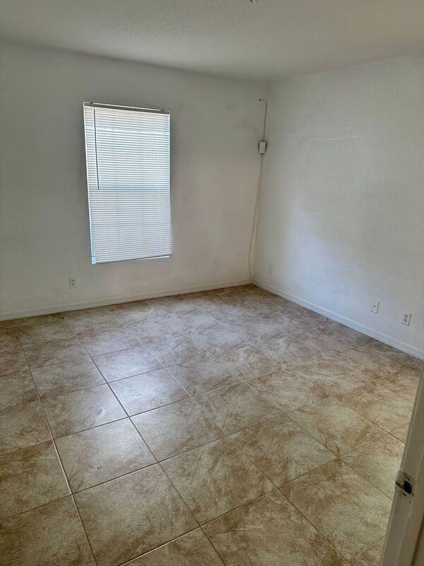 701 4th St - Photo 4 of 16