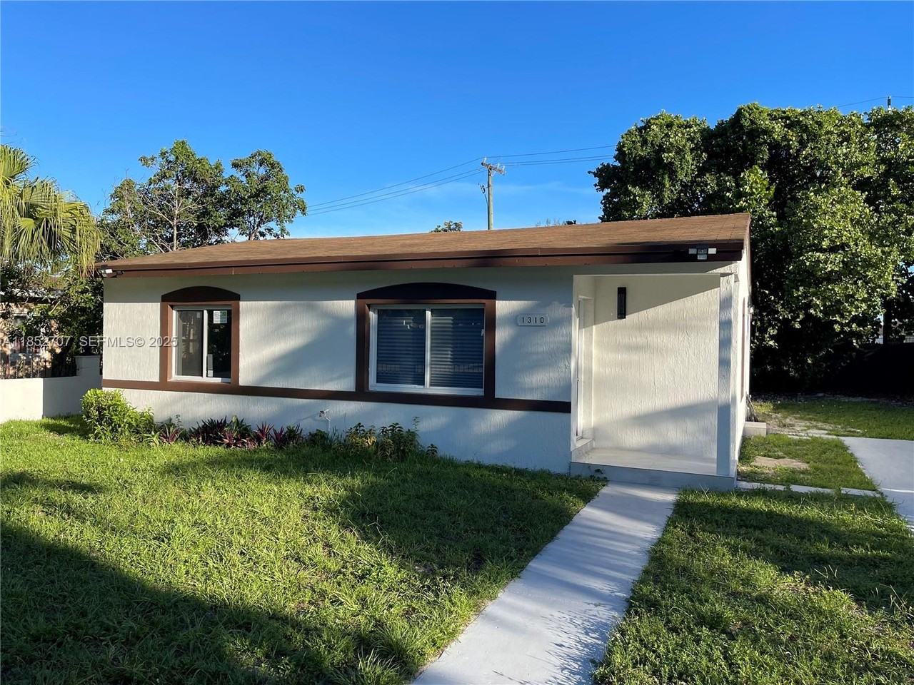 1310 Sharazad Boulevard - Photo 5 of 19