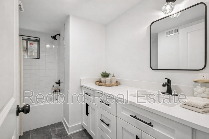 611 S 12th St #B - Photo 5 of 23