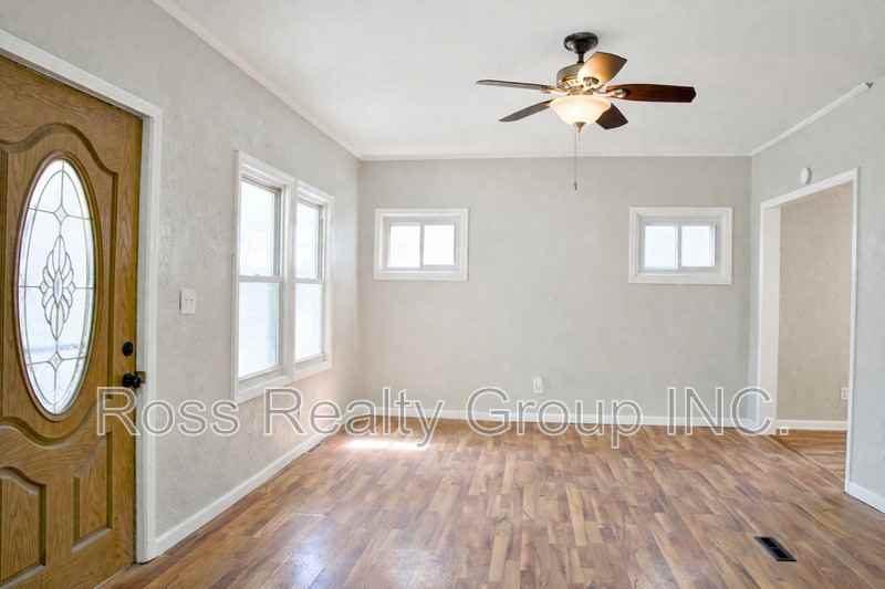 518 Shasta Dr - Photo 4 of 10