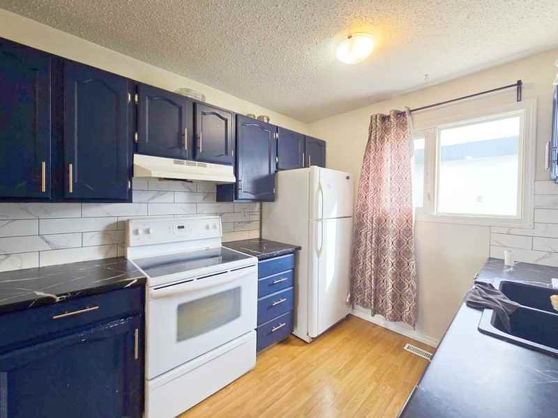 11443 22 Ave Nw - Photo 5 of 23