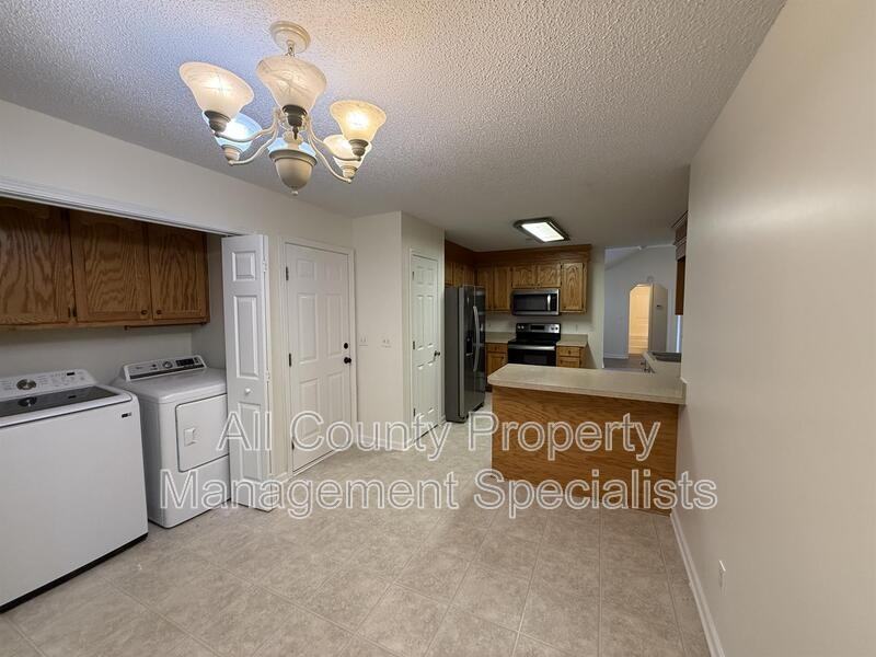 3690 Oleander Dr - Photo 5 of 11