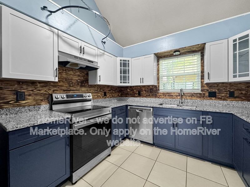 2817 Old Carriage Ln - Photo 4 of 13