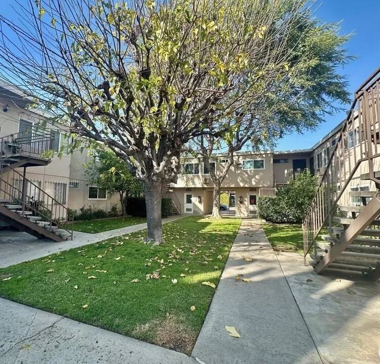 7131 Coldwater Canyon Ave #11 - Photo 3 of 13