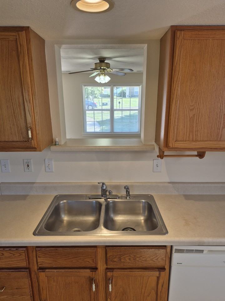 3607 Zinnia Dr #1 - Photo 5 of 19