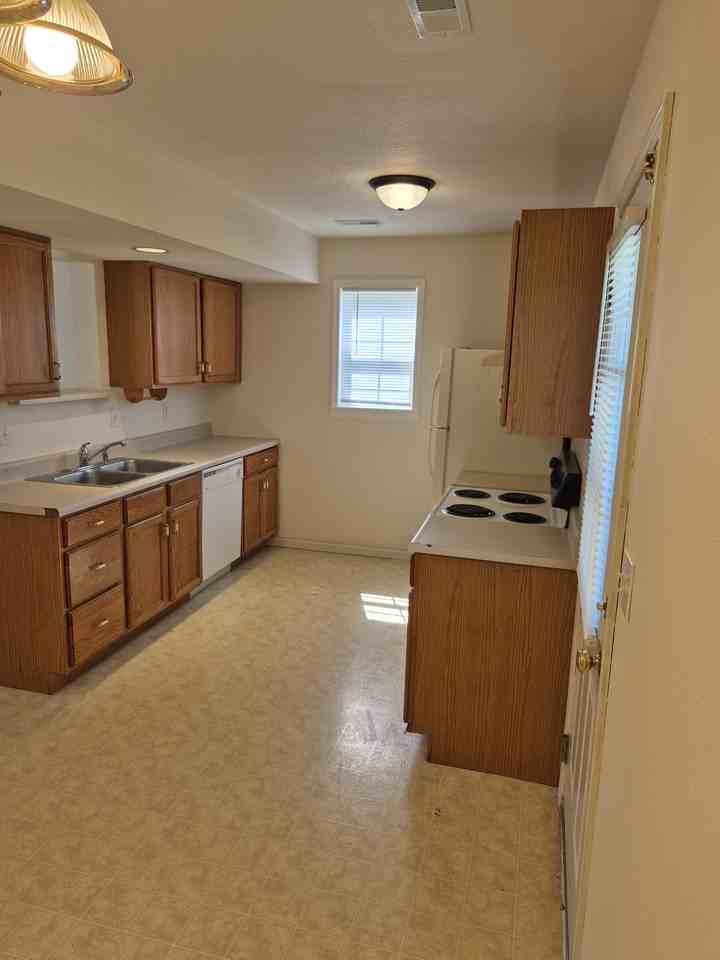 3607 Zinnia Dr #1 - Photo 7 of 19