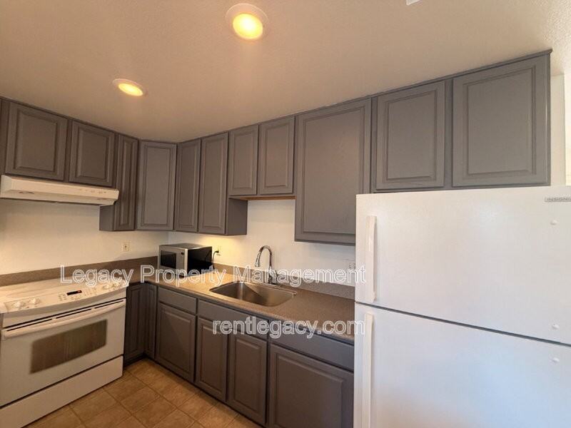 3884 Bayview Cir - Photo 5 of 21