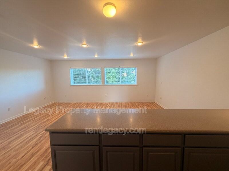 3884 Bayview Cir - Photo 7 of 21