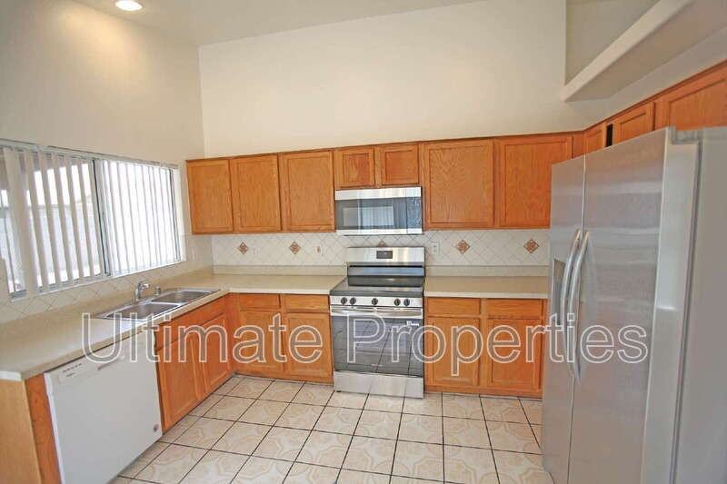 1810 N 88th Ave - Photo 3 of 11